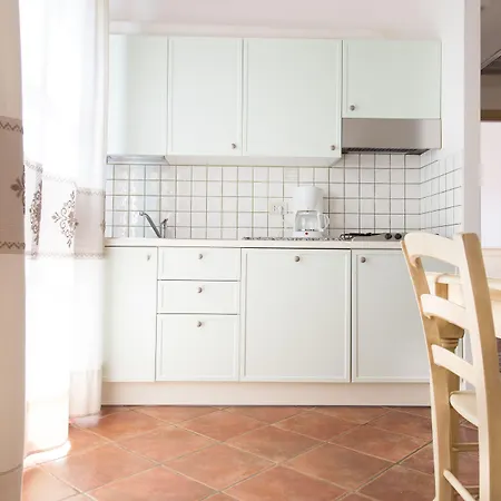 Borgo Degli Ulivi 아파트호텔 아르바탁스