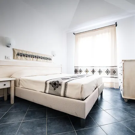 Borgo Degli Ulivi 3* Àrbatax