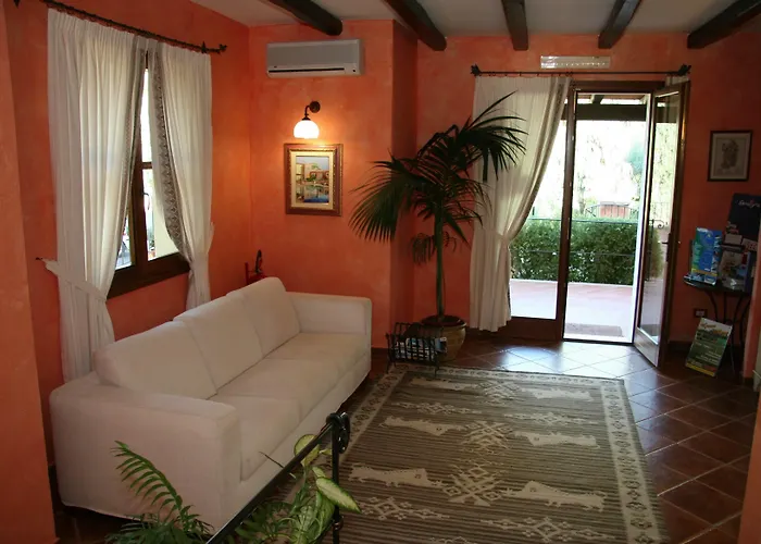 Aparthotel Borgo Degli Ulivi 3*